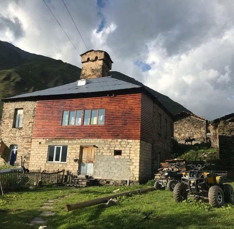 Erasti Guesthouse Ushguli Exteriör bild